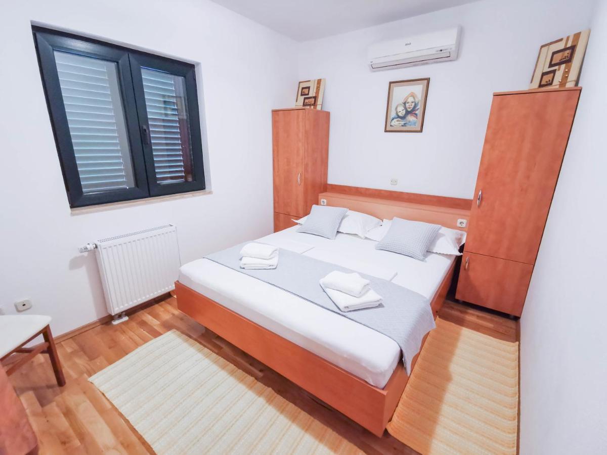 Apartments Vukovic Vanja Makarska Esterno foto