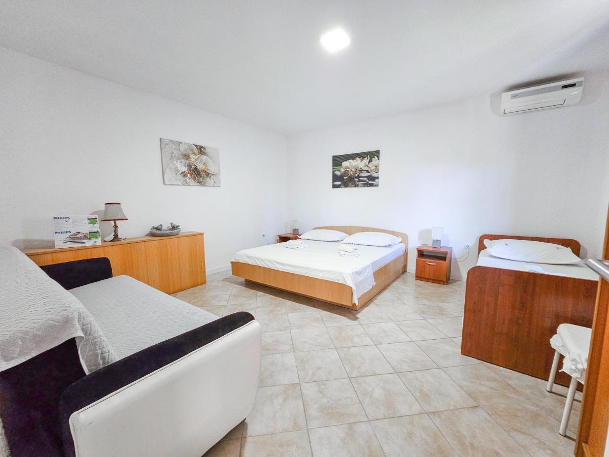 Apartments Vukovic Vanja Makarska Esterno foto