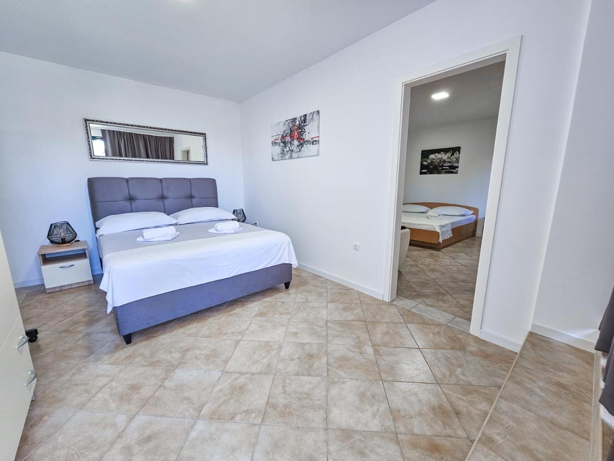 Apartments Vukovic Vanja Makarska Esterno foto